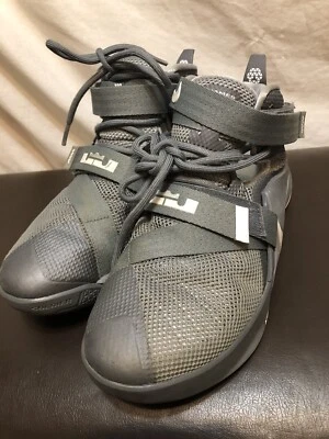 Tenis de baloncesto Nike Lebron James Soldier IX gris/blanco juvenil talla 5,5 Foto 1 de 4