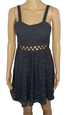 Vestido para mujer Xhilaration pequeño acampanado negro forrado mini vestido de fiesta con correa Foto 1 de 4