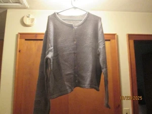 Nia Ariana Knopfleiste Cardigan Pullover in Grau ~ Größe PLUS ~ 22" L ~ Neu mit Etikett - Bild 1 von 6