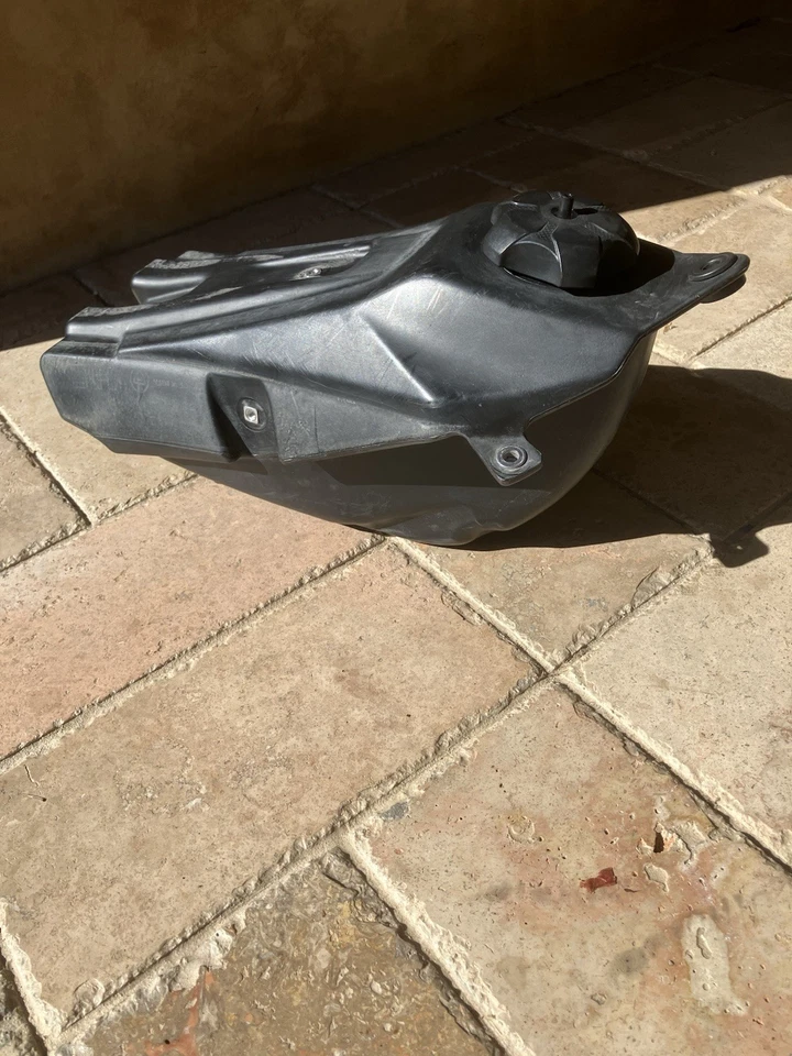 Tanque de gasolina Kawasaki KX450 com tampa de gasolina - Imagem 1 de 3