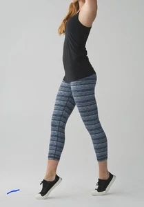 Lululemon Wunder Under Crop III Space Dye Twist Sapphire Blue Multicolor Size 8 - Picture 1 of 8
