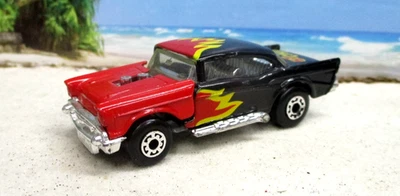 Chevy Matchbox 1983 MB4 '57 negro con llamas rojas Foto 1 de 4