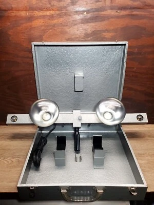 BARRA DE LUZ PLEGABLE 4 luces con estuche metálico 2 bombillas incluidas 110V 6 pies cable 8 mm 16 mm Foto 1 de 4