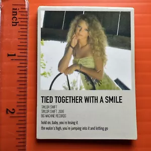 Adesivo Taylor Swift LEGATO INSIEME CON UN SORRISO - Foto 1 di 1