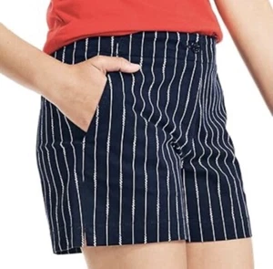 Nautica Women's Mid-Rise Cotton 5" Inseam Shorts, Navy Seas, Size 8. New - Picture 1 of 4
