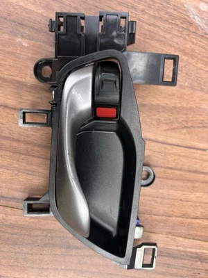 2022 HONDA CR-V MK5 HYBRID FRONT LEFT DOOR INNER HANDLE  - Image 1 of 3