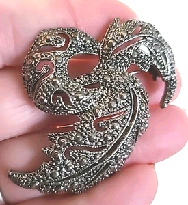 Broche Decorativo Hojas Tono Plata Texturizado Punto Otoño Clásico - Imagen 1 de 6