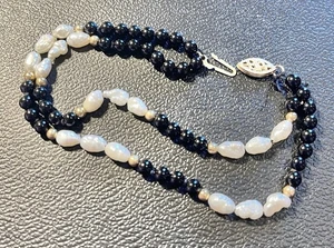 VINTAGE 14K GOLD Black Onyx Bead White Rice Keshi Pearl Beaded L.P.S. Bracelet - Picture 1 of 10