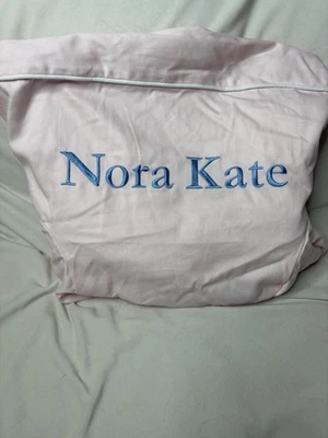 Silla Pottery Barn Kids Anywhere perla con cubierta de sarga blanca “Nora Kate” Foto 1 de 3