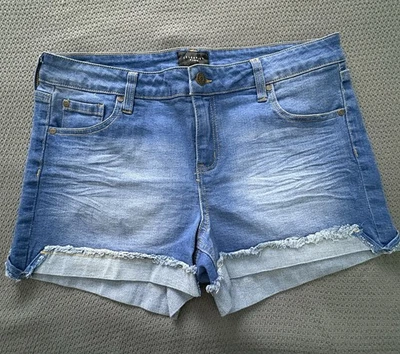 Celebrity Pink Size 31 Denim Cuffed Blue Jean Shorts Pockets Casual - Image 1 of 4