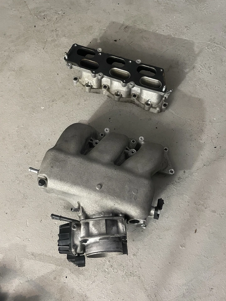 Colectores de admisión superiores e inferiores Hyundai Genesis Coupe 3.8 (BK1) + carrocería del acelerador Foto 1 de 1