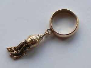 A  9CT RING WITH A DANGLY TASSEL CHARM/PENDANT SMALL SIZE C1/2  4.4gm