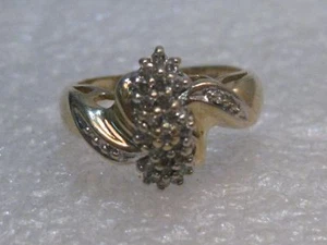 Anello vintage a grappolo in oro massiccio 14kt bicolore con diamanti, misura 7,5, 4,59 gr. 25 dia - Foto 1 di 11