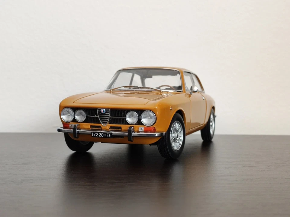 Miniature neuve Alfa Romeo 1750 GTV 1970 Jaune 1/18 Norev No 2000 - Photo 1/4