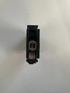 Square D 25 A Series 3 Single Pole Circuit Breaker - Picture 1 of 3