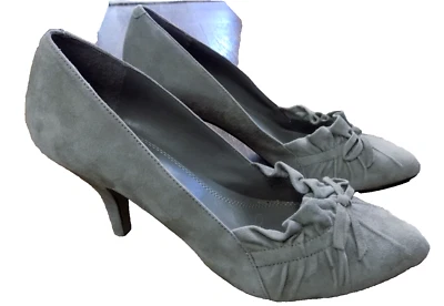 Zapatos de salón Enzo Angiolini Sweetpea gris plisados lazos bonitos elegantes tacones de 3" 6,5 Foto 1 de 4