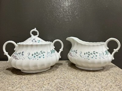 Azúcarero vintage Royal Doulton "Glen Auldyn" con asas y tapa, juego de crema usado en excelente estado Foto 1 de 4