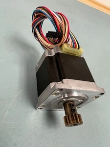 SANYO DENKI 103H7123-0151 Stepper Motor - Picture 1 of 3