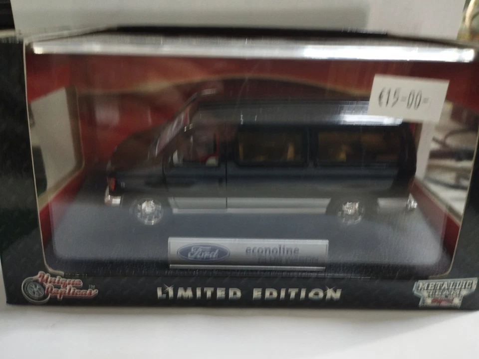 Unique Replicas Econoline Ford Club Wagon Lmt. Ed. Scala 1/43 - Immagine 1 di 1