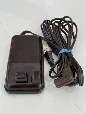 Controlador de motor de costura Singer 500/503 95-145 voltios 0,7, parte 625299-01, en muy buena condición Foto 1 de 4