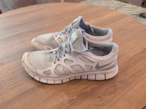 Nike Free Run + 2 Damengröße 9 weiß wolfsgrau sportliche Laufschuhe Turnschuhe - Bild 1 von 5