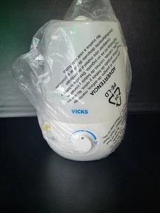 Vicks 1 Gallon Filter Free Cool Mist Humidifier 400 Sq ft White VUL545 - Picture 1 of 5