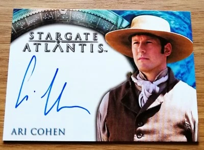 Stargate Atlantis Season 1 Autograph Trading Card Ari Cohen As TYRUS - Bild 1 von 2