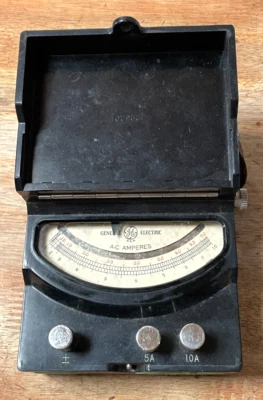 Medidor de amperes vintage GE AC 0-5.0 modelo 8AP9AAZ6 tipo AP-9 baquelite central NY - Imagem 1 de 4