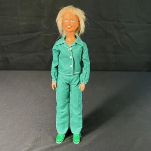 Bambola Kenner DUSTY vintage 1974 12" bionda verde tuta - Foto 1 di 18