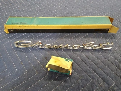 Chevrolet N.O.S 1965 1966. Tapa maletero Chevy emblema BelAir Biscayne Impala  Foto 1 de 4