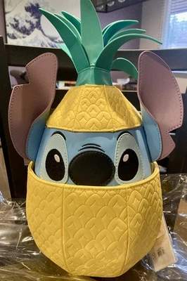 Bolso Bandolera y Prendedor Nuevo con Etiquetas Loungefly Stitch Shoppe Disney Stitch Figura Piña Foto 1 de 4