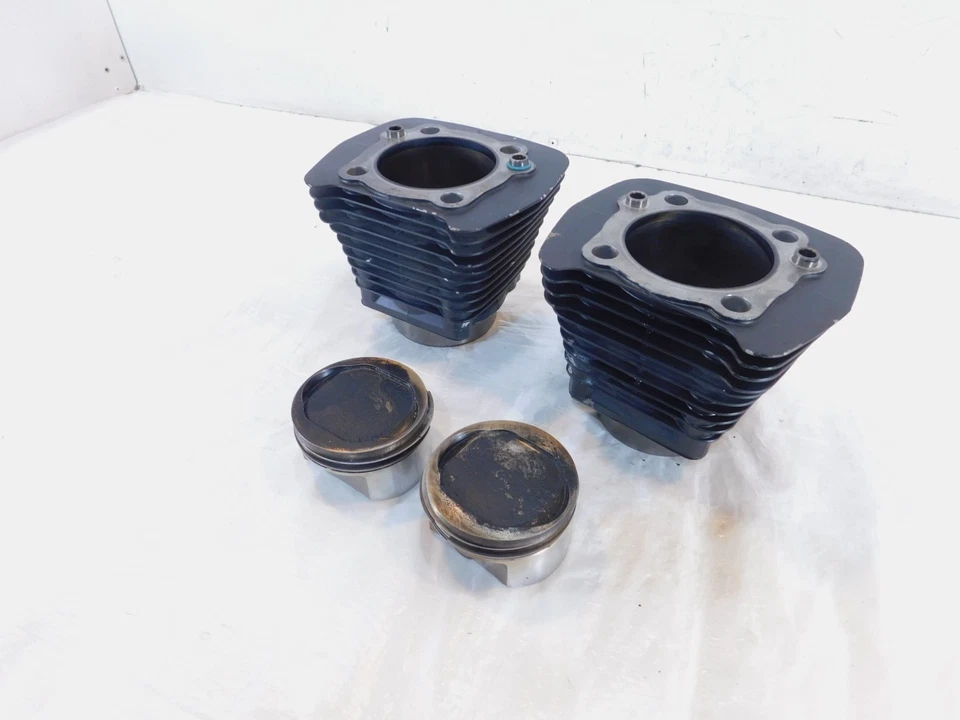 Par de jarras de barril de cilindro de motor negras Harley Davidson Sportster 883 con pistones Foto 1 de 4