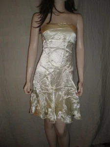 Vestido RUBBER DUCKY Sin Tirantes Volantes Crema S ESTILO50280 - Imagen 1 de 6