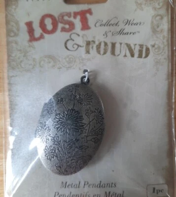 Medallón Color Peltre con Patrón Floral en Paquete Original - Nuevo Foto 1 de 2