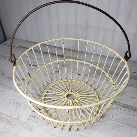Vintage Farmhouse/Country Light Yellow Coated Metal Wire Egg Gathering Basket Cover