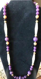 Eine Vintage Dauplaise Einzelstrang Halskette aus mehrfarbigen Perlen - Bild 1 von 4