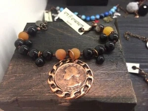 Bracciale con pietre dure e charms moneta rame - Foto 1 di 1