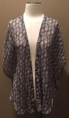Blusa Cárdigan Nordstrom Latón Ciruela S/M Gris y Blanco Manga Corta Estampado Paisley Foto 1 de 4