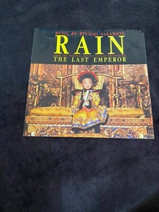 DER LETZTE KAISER 1988 Bildhülle für "Regen" von Ryuichi Sakamoto, Bertolucci - Bild 1 von 2