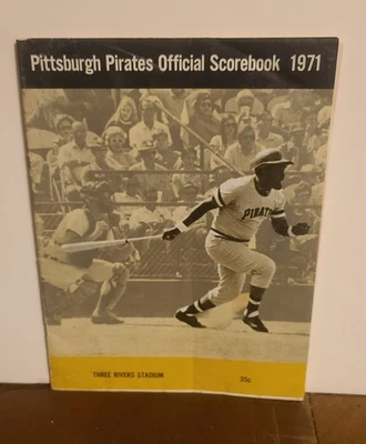 1971 Pittsburg Pirates baseball Scorebook program Willie Stargell cover PICS !! - Image 1 of 4