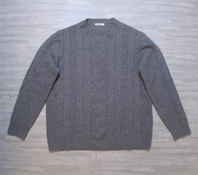 Jersey WoolOvers tejido con cable para hombre grande gris lana de cordero cuello redondo Foto 1 de 4