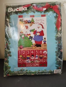Bucilla - Kit Fieltro - Calendario de Adviento - "Taller de Santa" - 82852 - Vintage/Nuevo - Imagen 1 de 8