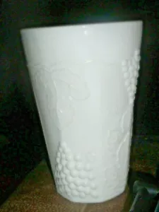 Bicchiere bianco refrigeratore vetro latte raccolta colonia vintage foglie uva 4 9/16 pollici - Foto 1 di 10