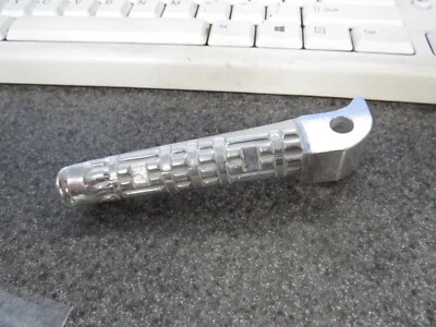 1 reposapiés trasero NOS compatible con: Yamaha 2004 FZ600 97-99 FZR600 3VR-27431-01 Foto 1 de 4