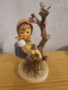 Hummel Goebel 6 1/2 inch Apple Tree Girl Collectable Figurine - Picture 1 of 8