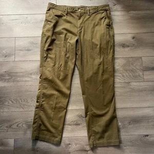 LL Bean Standard Fit Cotton Blend Chino Pants in Khaki Olive Green Size 40x32 - Picture 1 of 4