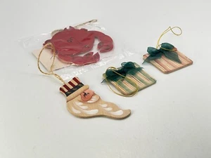 Vintage 4pc Lot Joans Folk Art Wood Crab Santa Present Gift Christmas Ornament 3 - Picture 1 of 7