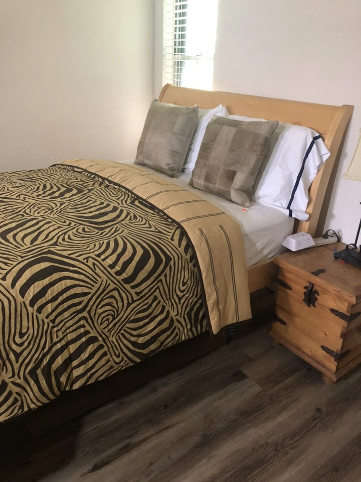 CHAPS RALPH LAUREN  F/QUEEN COMFORTER ZIBRA ANIMAL PRINT BROWN TAN  90x88" EUC  - Image 1 of 4