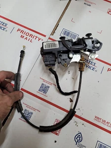 2008-2010 Saturn Vue  RIGHT FRONT Power Door Lock Actuator Assembly - Picture 1 of 2