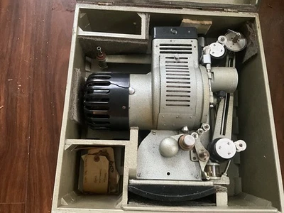 proiettore pellicola 16mm ricambi non testati - Immagine 1 di 2